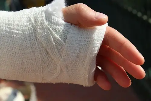 how to apply honey wound dressing